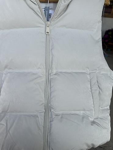 Утепленные жилеты: Жилет стеганый утеплённый, светло‑молочного цвета. ZARINA — 8