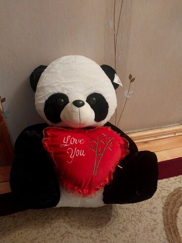 детские машинки для картинга: Böyük ölçülü yumşaq oyuncaq panda. Qara-ağ rəngli, qucağında “Love lalafo.az -da детские машинки для картинга: Böyük ölçülü yumşaq oyuncaq panda. Qara-ağ rəngli, qucağında “Love