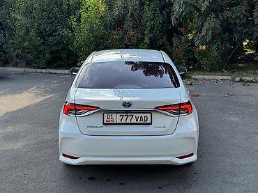 geeli coolray: Toyota Corolla: 2021 г., 1.8 л, Вариатор, Гибрид, Седан — 5