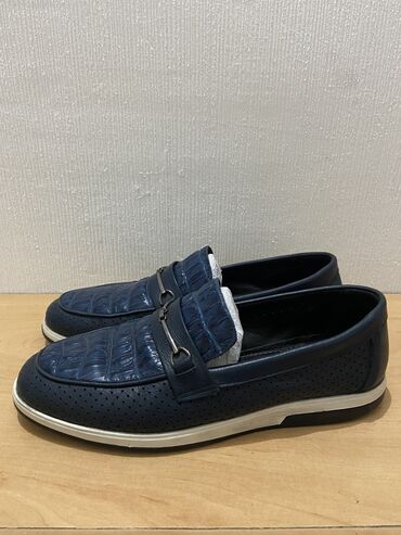 синие туфли: Продаю мокасины кожаные Качество классное Размер 42 В отличном