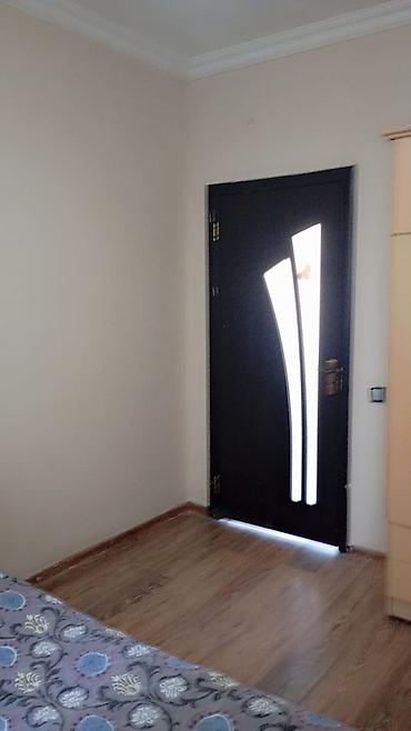1 otaqli ev: 9 otaqlı Suraxanı rayonu qum adasi 4 sot torpaq sahesinde 3 eded 3 — 8