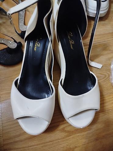 Женская обувь: Qadın platformalı sandal (38 razmeri) - Rəng: ağ (daxili hissə qara) — 2
