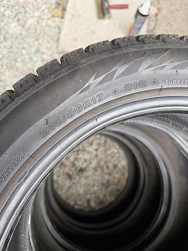 70 17: Комплект зимних шин Bridgestone Blizzak VRX2 - Размер: 215/50 R17 - — 3