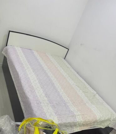 спальний бу: Спальный гарнитур, Двуспальная кровать, Шкаф, Комод, цвет - Белый, Б/у