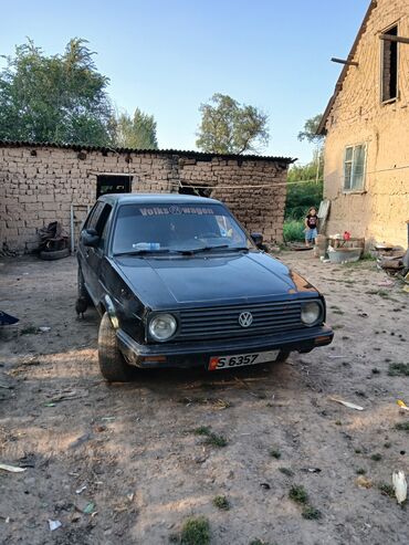авто меняю на дом: Черный седан Volkswagen Jetta с тонированными задними стеклами и