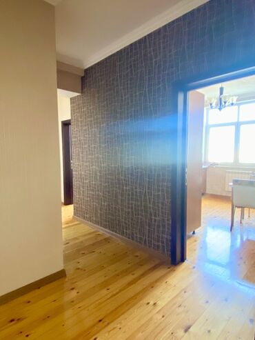 Uzunmüddətli kirayə mənzillər: Əhmədlinin ən gözəl ərazisi sayılan, Əhmədli metrosunun çıxışında — 9