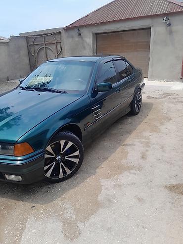 s class fara: BMW sedan, yaşıl-mavi (tünd petrol) rəng. E36 kuzov. - 4 qapı, salon — 1