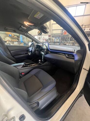 Toyota: Toyota C-HR: 1.8 l. | 2018 έ. SUV/4x4 — 18