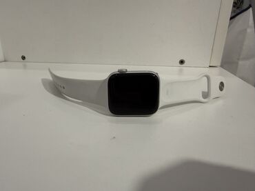 Спортивные часы: Продаю Apple Watch Se (2 nd Gen) 44mm
32 гб
Акб 96% — 6