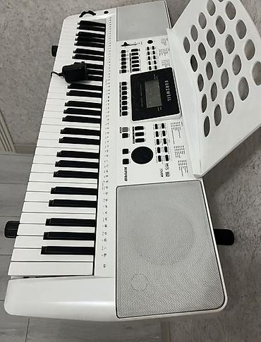 синтезатор: Синтезатор Kurzweil KP40 (белый) на стойке - 61 полноразмерная — 2