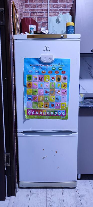 холодилник дома: Холодильник Indesit, Б/у, Двухкамерный, 60 * 150 * 60