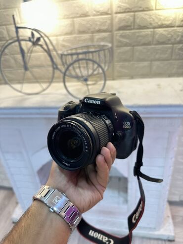 кондиционеры бу: Canon EOS 600D fotoaparatı, 18-55mm obyektivi ilə təchiz olunub. Bu