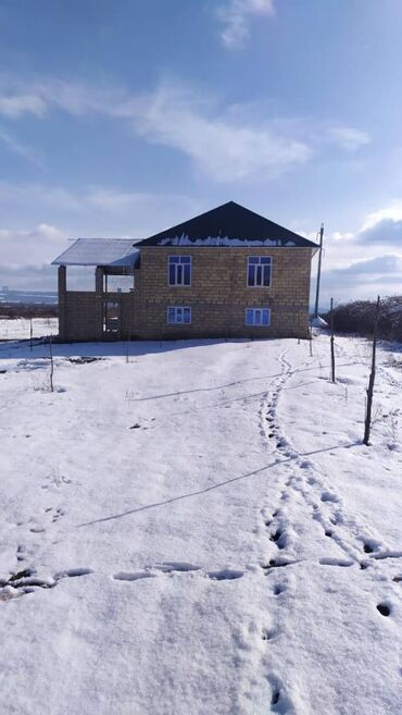 Bağ evlərinin satışı: Qəbələ, 130 kv. m, 5 otaqlı, Kombi, İşıq, Su — 1