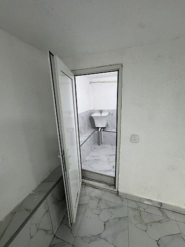 Kommersiya daşınmaz əmlakının satışı: Satilir Xüsusiyyətlər: - Tək otaqlı geniş zal, mərmər naxışlı kafel — 6