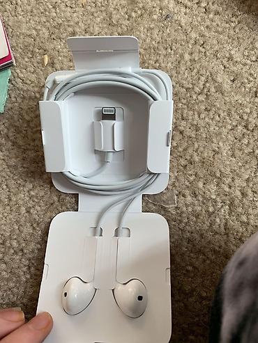 qulaqlar: Original✅ 7/24elaqe Rayonlara ve seherdaxili catdirilma var✅ Iphone — 4