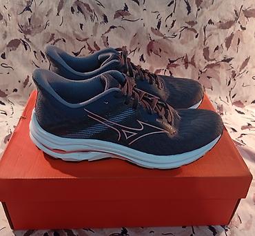 Mizuno Wave Equate 6 – patike za trčanje Model donet iz EU.Jako malo na lalafo.rs Mizuno Wave Equate 6 – patike za trčanje Model donet iz EU.Jako malo
