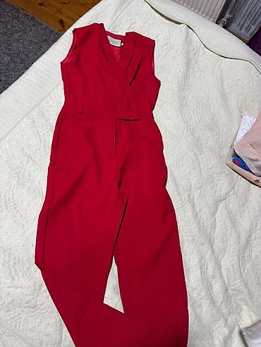 Dəstlər, kostyumlar: Coxsu amerikadan alinib . Hamsi cox yaxwi veziyyetdedir. Her biri 1. 2 — 9