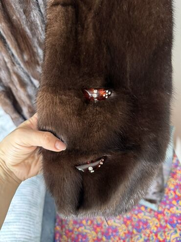 Шубы: Длинная норковая шуба натурального темно-каштанового цвета. - — 4