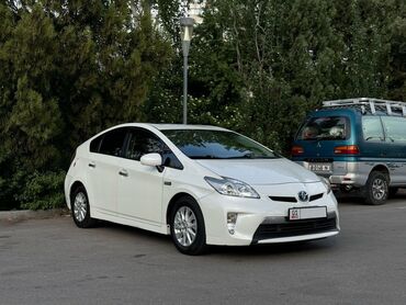Toyota: Toyota Prius: 2015 г., 1.8 л, Вариатор, Гибрид, Универсал