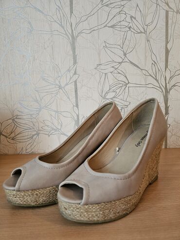 Босоножки, сандалии, шлепанцы: Босоножки, 37.5, Б/у, Самовывоз — 6