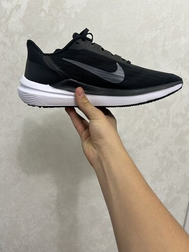 кроссовки 42 размер: Мужские кроссовки, 43, Nike, Новый, цвет - Черный, Бесплатная доставка, Самовывоз