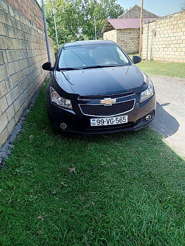 chevrolet cruze bufer: Chevrolet Cruze LT sedan təqdim olunur. Avtomobil qara rəngdədir və — 4
