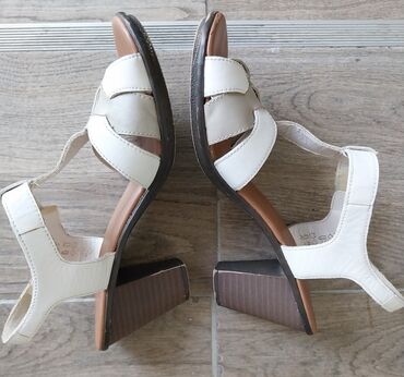 metro bele patike: Sandals, Rieker, 37.5