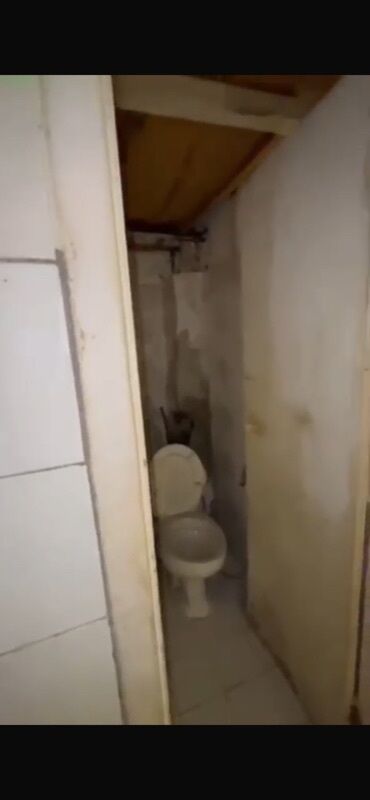 Otaqların uzunmüddətli kirayəsi: 🏡 Bakıxanovda geniş ev satılır Ünvan: Əhmədbəy Ağayev küçəsi 41/45 — 12