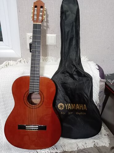 электрические гитары: Классическая гитара 39" + фирменный чехол Yamaha - Корпус