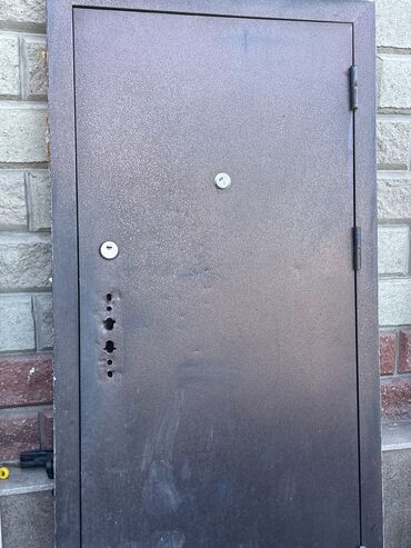 металлический двери: Входная дверь, Металл, Правосторонний механизм, Б/у