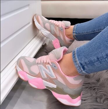 Patike: New balance 9060 patike

Novo
Brojevi 36 do 41

fb Moja Kupovina 1 — 2