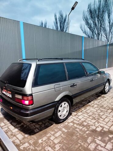 Volkswagen: Volkswagen Passat: 1993 г., 1.8 л, Механика, Бензин, Универсал