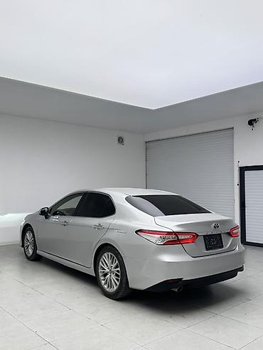 byd e2 2025: Toyota Camry: 2017 г., Гибрид, Седан — 6