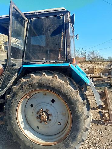 şüşə qaldıran: Belarus MTZ traktoru - Kabriolet tipli geniş kabina, iki qapı, yaxşı — 2