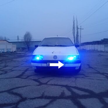 Volkswagen: Volkswagen Passat: 1990 г., 1.8 л, Механика, Бензин, Седан