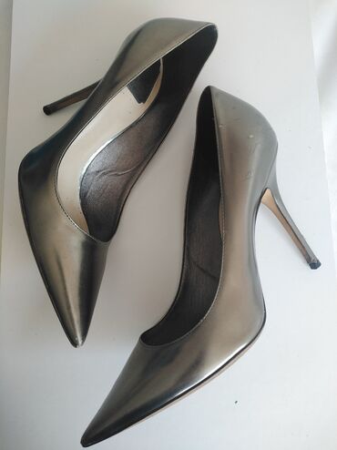 srebrna haljina kakve cipele: Salonke, Dior, 41