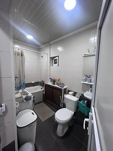 Продажа коттеджей и домов: Продаю дом район Кудайбергена по ул.Маданият . 2 этажа кирпичный, на 1 — 4