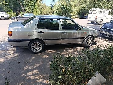 Унаа: Volkswagen Vento: 1995 г., 1.8 л, Кол менен иштөөчү, Бензин, Седан — 3