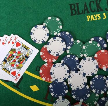 Настольные игры: Набор для покера в алюминиевом кейсе с ручкой. В комплект входят фишки — 11