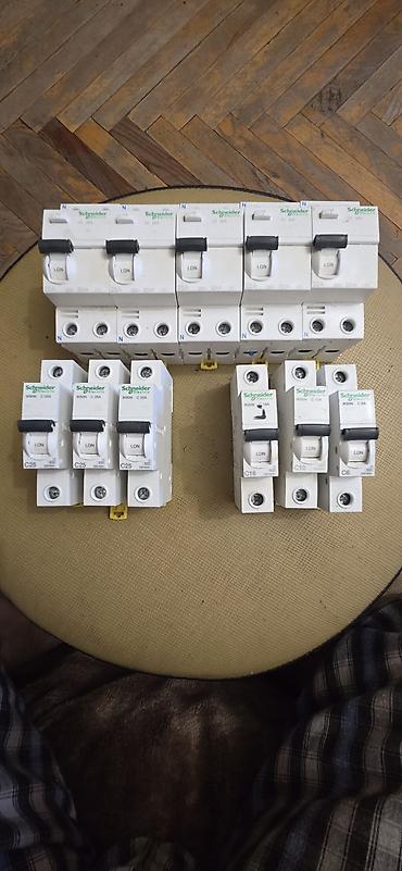 Ремонт и строительство: Schneider Electric Электрический автомат, Однофазный, Нет кредита, Без гарантии — 3