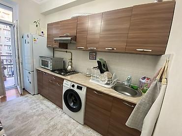Mətbəx mebeli satılır 450₼. Ölçü 3metr yarım. Üzərində heçnə