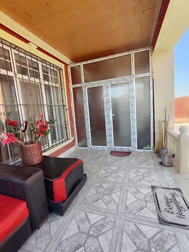 Həyət evləri və villaların satışı: Məhəmmədinin girəcəyində 4 sot torpaqda, sahəsi 160 kv.m olan kürsülü — 2