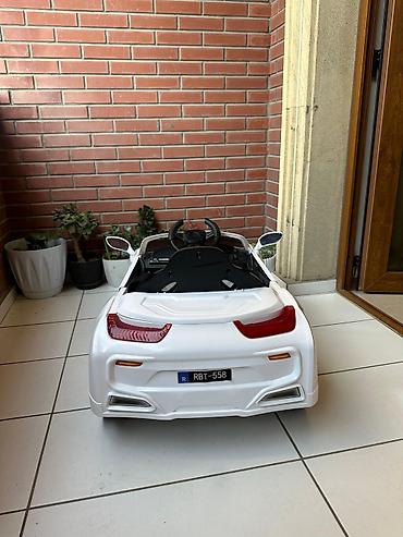 pultlu masin oyuncaq: Uşaq üçün elektrikli minik maşını – ağ rəng - Idman kupesi dizaynlı — 3