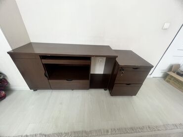 Компьютерные столы: Компьютерный стол, Б/у, С полками, Дерево