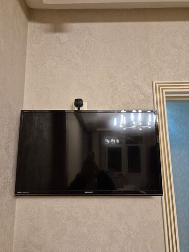 Televizorlar: Sharp markalı tv satılır. Smart deyil. 72ekrandi.Qiyməti 110