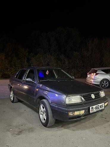 авто вит: Volkswagen Vento: 1993 г., Седан — 4