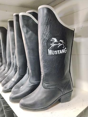 ковбойский: Сапоги Mustang — классические высокие ковбойские сапоги из черной — 1