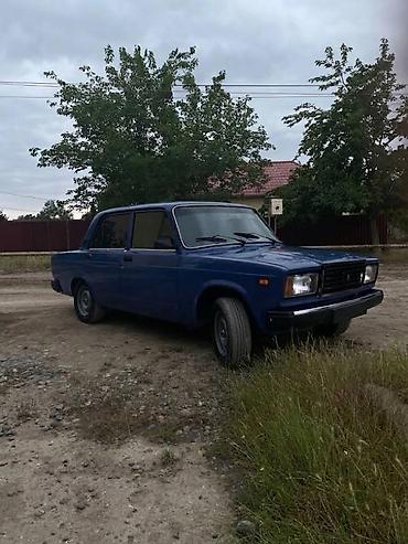 bmw maşını: VAZ 2107, dördqapılı sedan, tünd mavi rəng. - Kuzov: klassik “07” — 8
