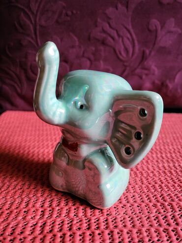 Figurice i makete: Porcelansko novo slonce ukras,drzac prstenja iz 70ih. sa glazurom — 7