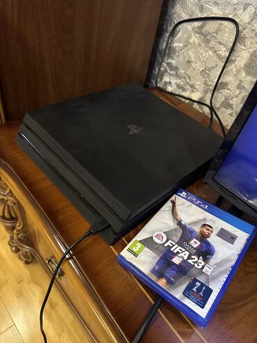 игру: Продаю PlayStation 4 PRO. С одним джойстиком. В идеальном состоянии
